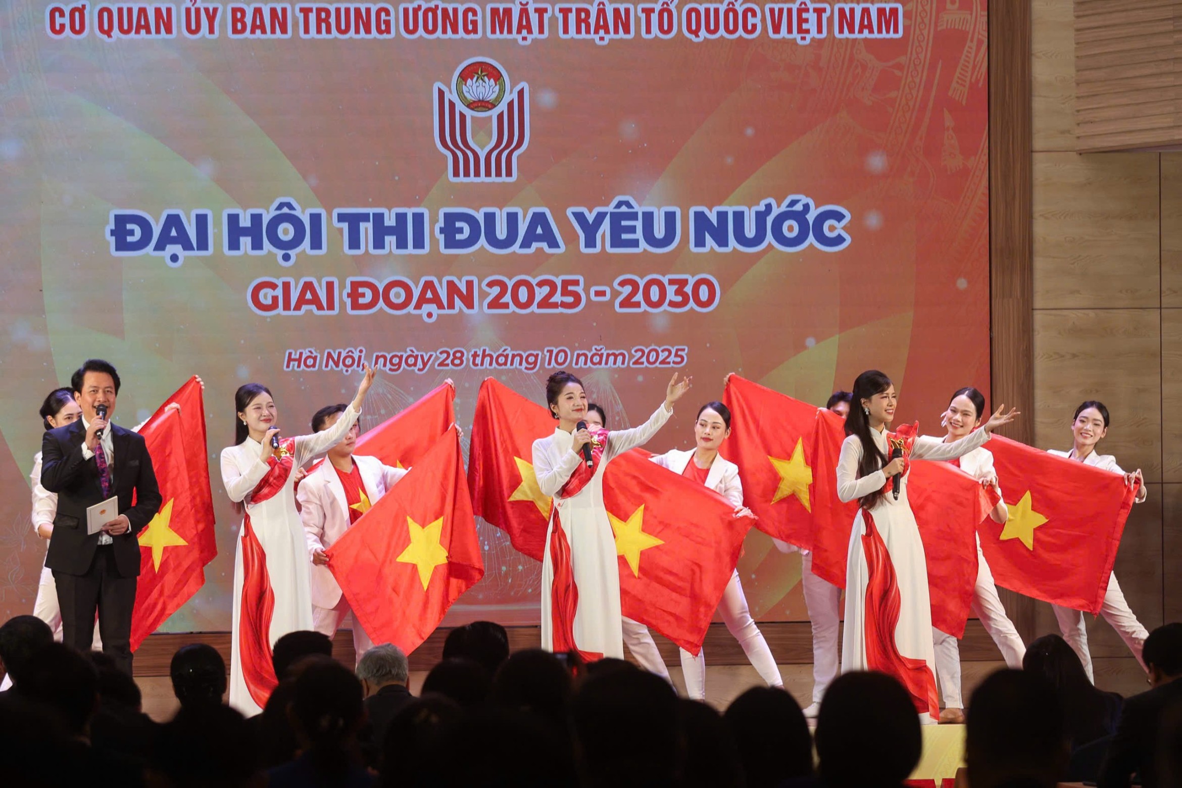 杜文战:祖国阵线克服重重压力,将救援信息对账单上传至网络
